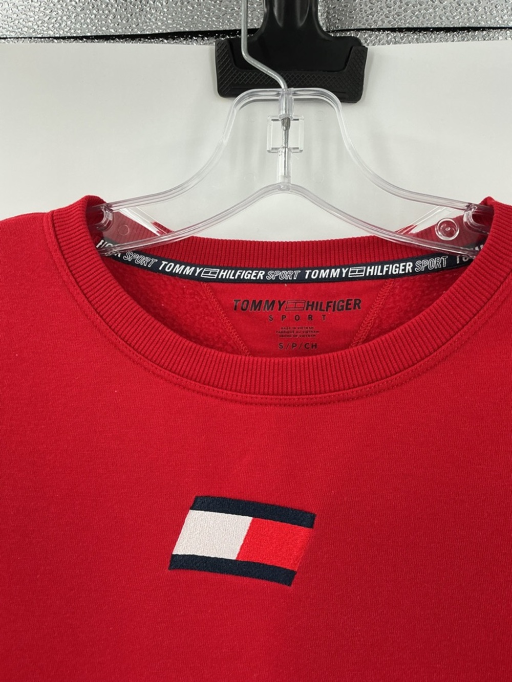 Tommy badge Red Crewneck with Flag Patch small - Picture 5 of 8